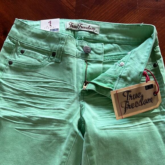 True Freedom Juniors Size 1 Green Stretch Denim Skinny Jeans NWT - Picture 3 of 9